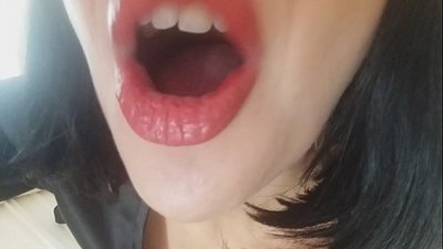 Tesoro, la tua matrigna non ti lascia andare a scuola oggi... Ho troppo bisogno di te...