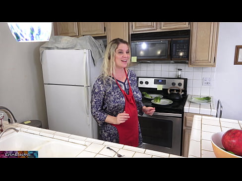 ❤️ Matrigna che lo munge in cucina prima del suo appuntamento ❤ Porno analeal it.elitemangas.top ️❤